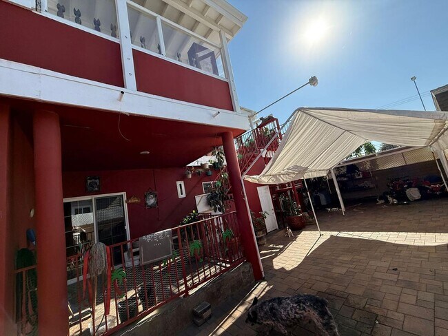 Building Photo - 4 bed 3 bath plus 2 Extra Bonus Rooms with full bathroom in the back yard