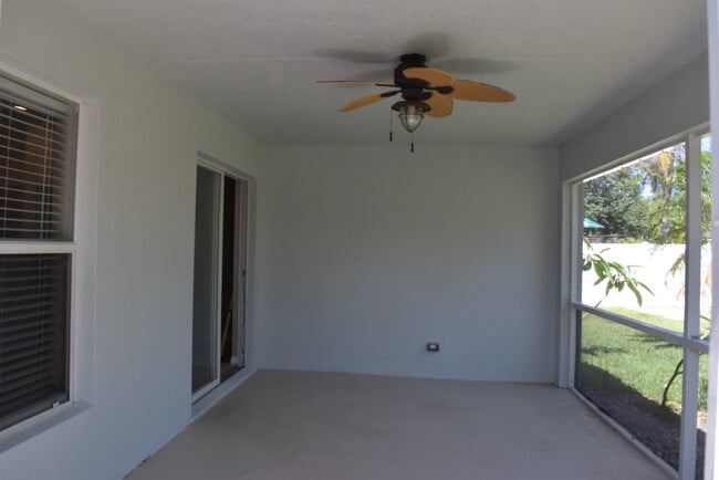 Building Photo - 1074 SW Janar Ave