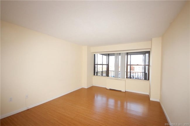 Building Photo - 44 Strawberry Hill Ave