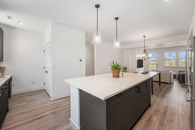 Building Photo - Stylish Town Home In Desirable Thornton Ne...