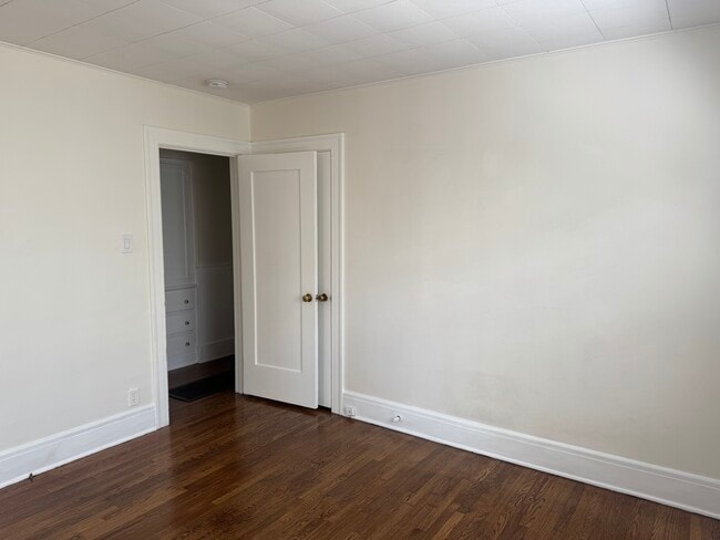 Building Photo - 2833 Somerset Dr
