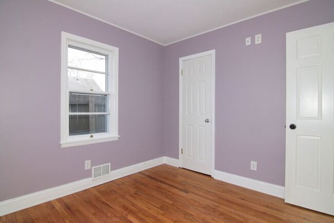 Building Photo - Sweet 3 Bedroom Home Close to Speedway