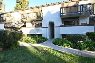 Building Photo - Gorgeous 2/2 near Hwy 101 & Fair Oaks with AC and Garage, 2 miles to Downtown Sunnyvale