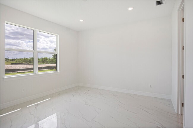 Building Photo - 10353 SW Captiva Dr