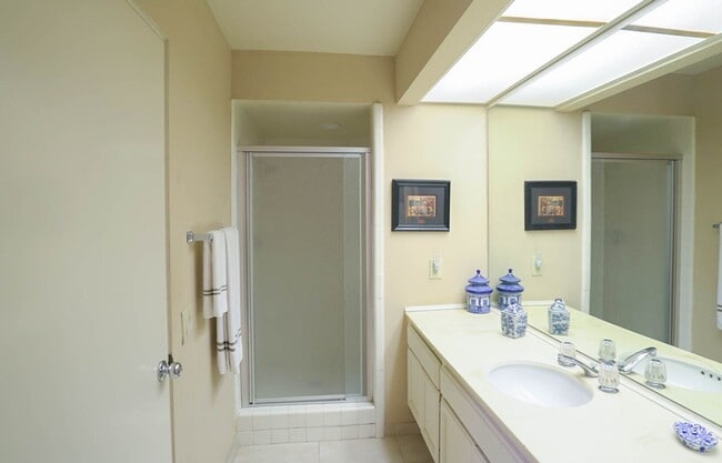 Building Photo - Beautifully Furnished Condo with Mountain ...