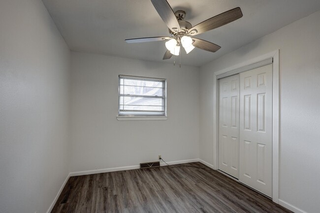 Building Photo - 2716 S Vermont Ave.