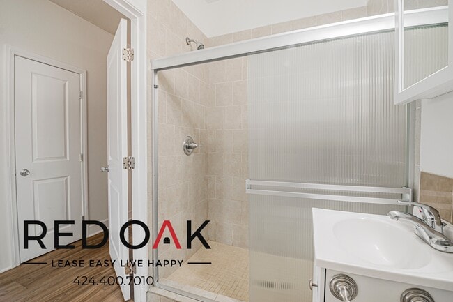 Building Photo - 731 W 46th St