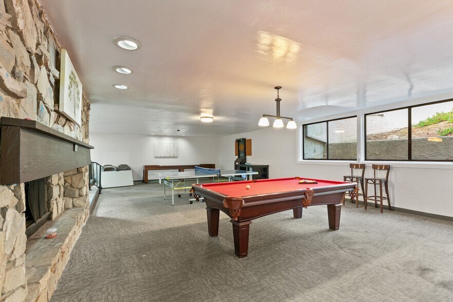 Building Photo - 8650 Gulana Ave