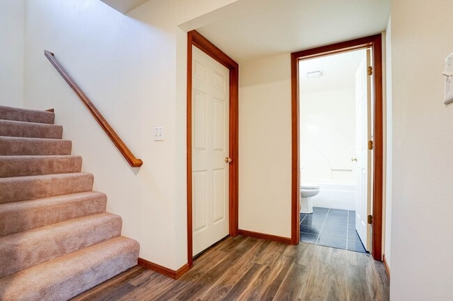 Building Photo - 11-11 Redtail Ct