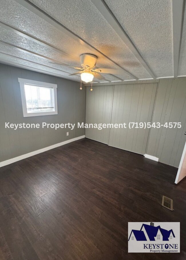 Building Photo - Horse Lover's Dream, Complete With Stable and Corral! 3 Bedroom/1 Bathroom Home $1500/$1500