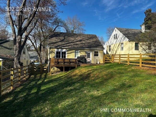 Building Photo - 3 Bed / 1 Bath Single Family (Available 8/...