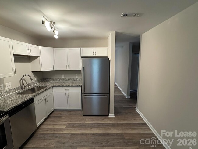 Building Photo - 320 Hamilton Dr NE