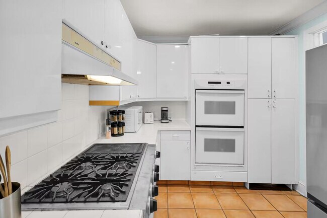 Building Photo - 511 29th St