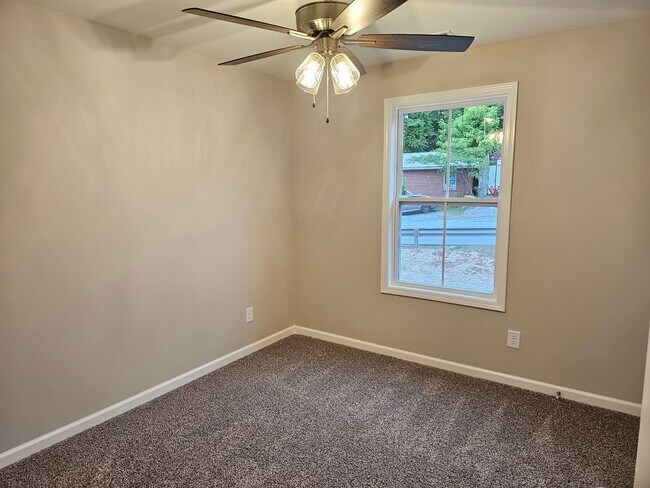 Building Photo - 1/2 Off FIRST MONTH'S RENT! MAY SPECIAL ON...