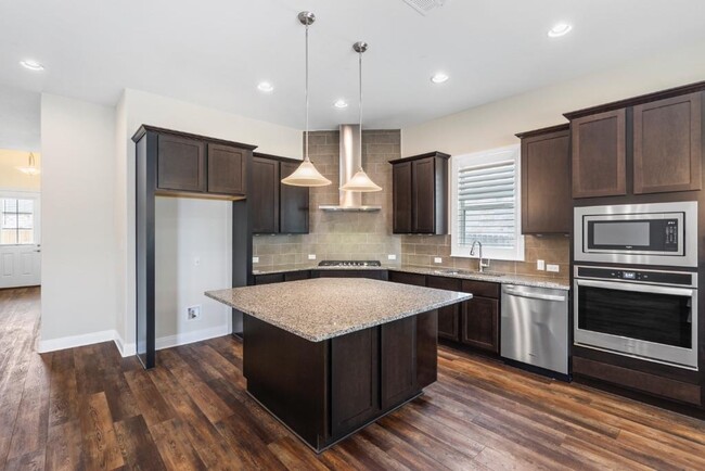 Building Photo - 3805 Wales Ct