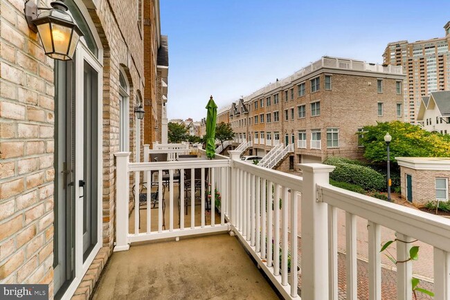 Building Photo - 1290 Harbor Island Walk