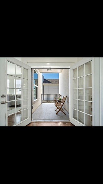 Building Photo - 1521 Laird St