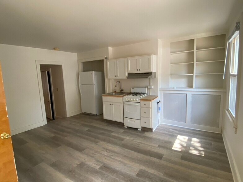 Primary Photo - 409 Farnsworth Avenue