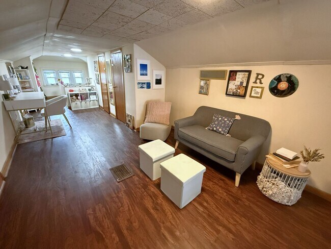 Building Photo - 1128 Bowen Ct