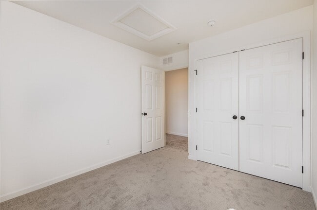 Building Photo - Move in by 12/1/24 for HALF OFF FIRST MONT...