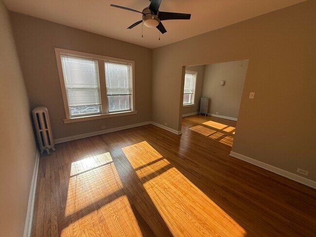 Building Photo - 838 E 53rd St