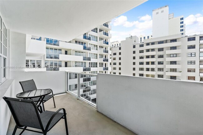 Building Photo - 100 Lincoln Rd