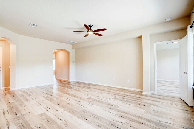 Building Photo - Charming 3BR/2BA Contemporary Home with Lu...