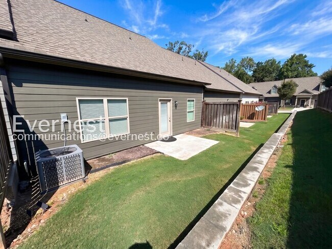 Building Photo - Spacious 3 Bed, 2.5 Bath Town Home with Garage and Patio | Pet Friendly | Available Now!