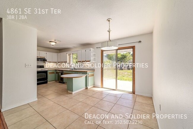 Building Photo - 4861 SE 31st Terrace