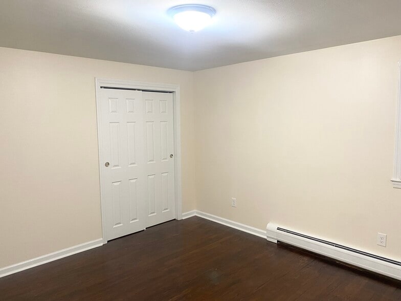 Building Photo - 317 Alexander Ave