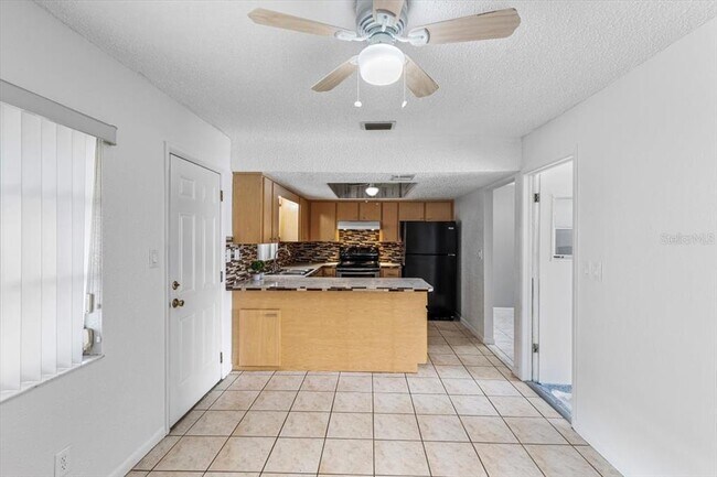 Building Photo - 5320 Buttonwood Dr