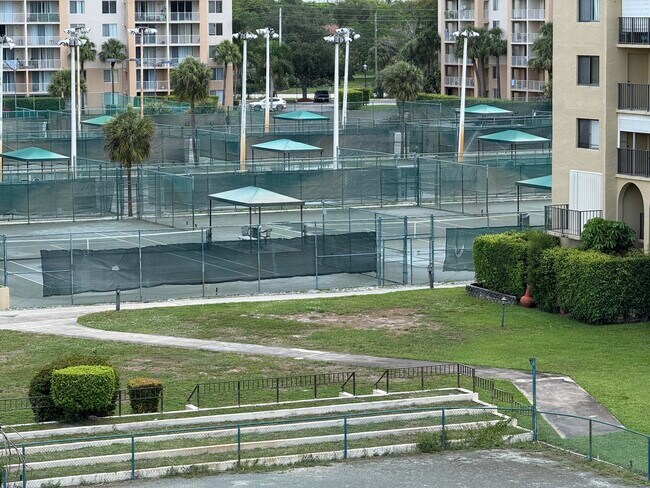 Building Photo - 2788 Tennis Club Dr