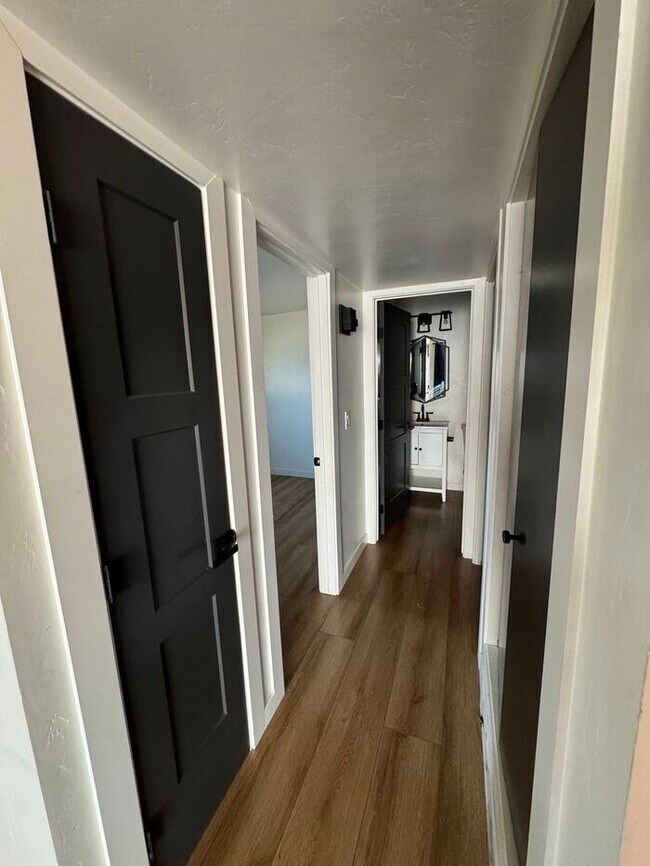 Building Photo - 205 W 25th St