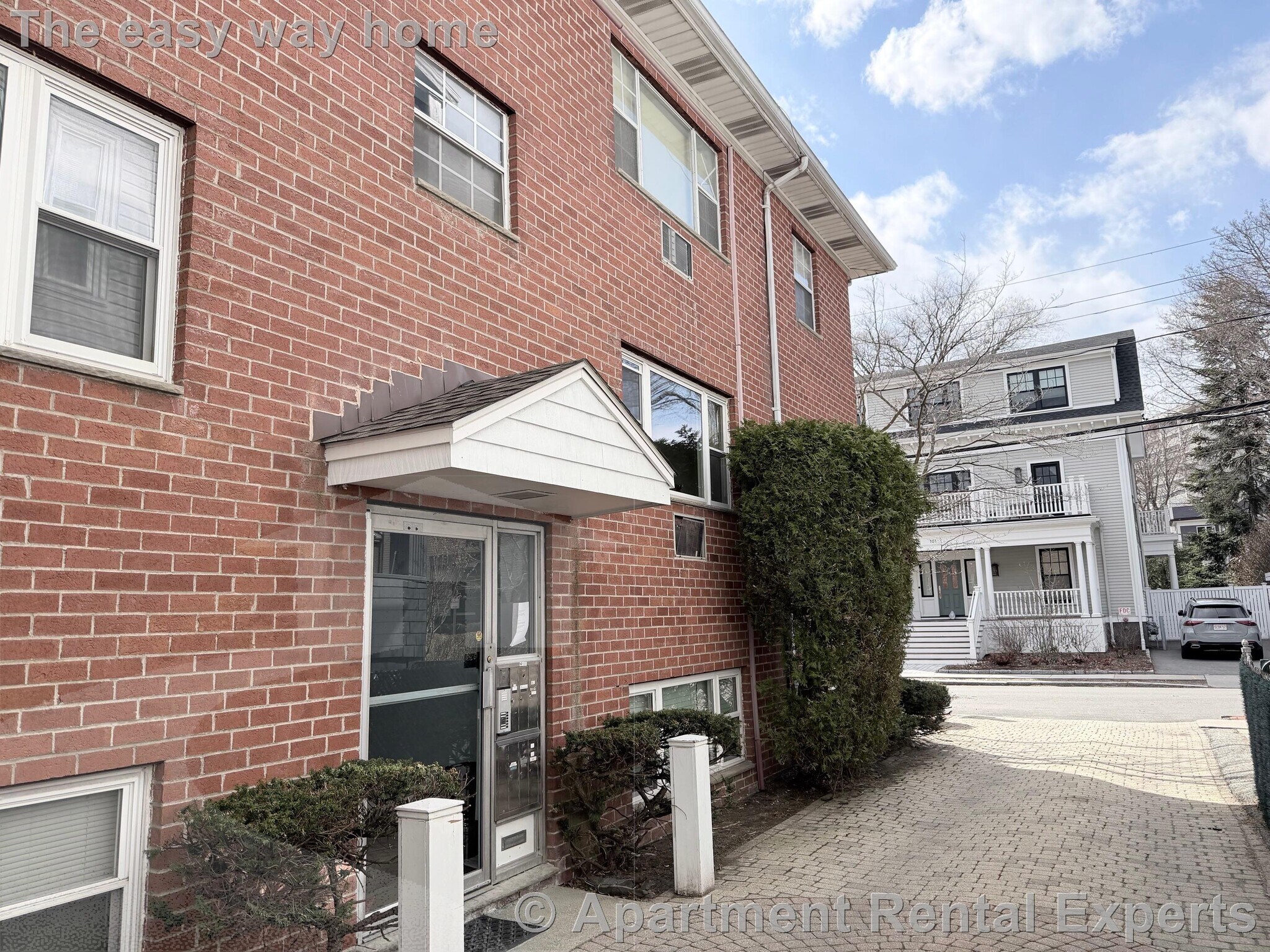 Building Photo - 104 Trowbridge St