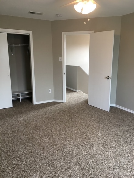 Building Photo - 404 S Texas Dr