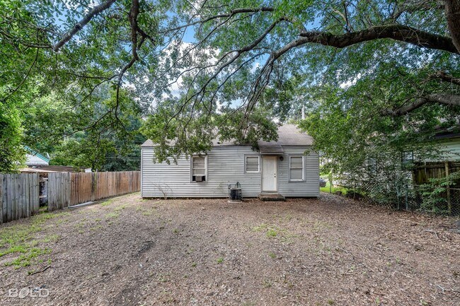 Building Photo - 3920 Huston St