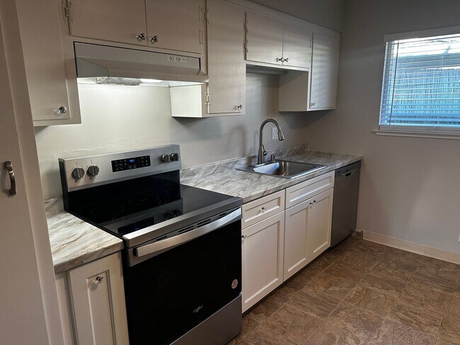 Building Photo - Well-maintained 2-bedroom, 1-bath duplex unit in West San Jose!
