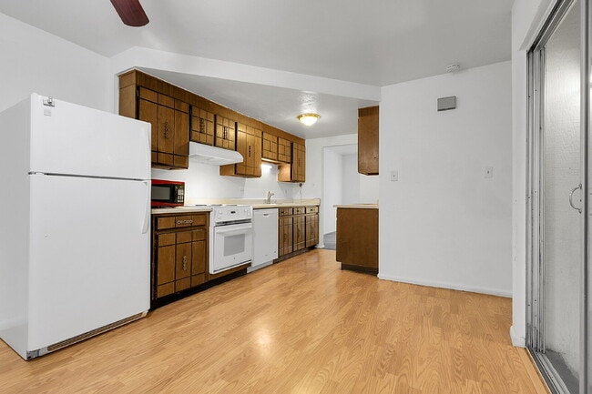 Building Photo - $1,995.00, 3 bed, 1.5 bath, located in Aur...