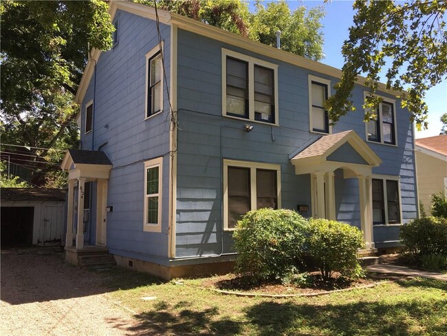 Building Photo - 812 E 30th St