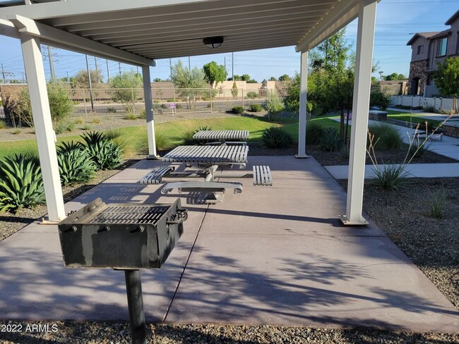 Building Photo - Perfect Chandler rental!