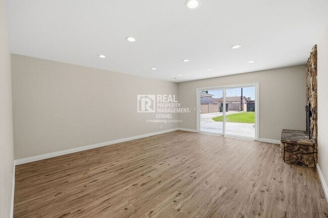 Building Photo - 5082 Edinger Ave