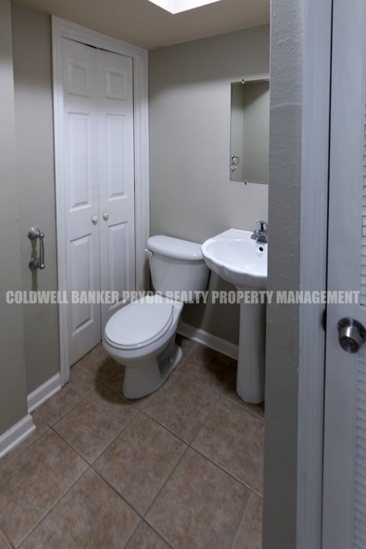 Building Photo - 505 Bruning Ln