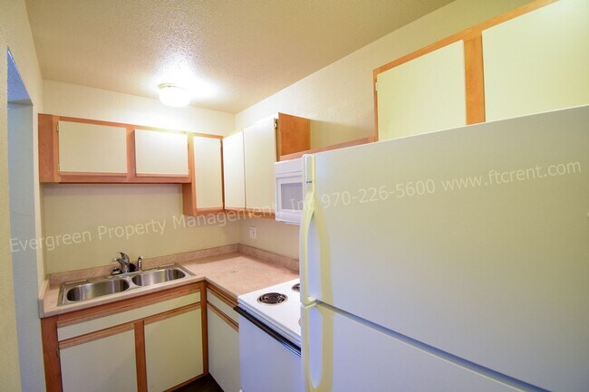 Building Photo - 919 James Ct