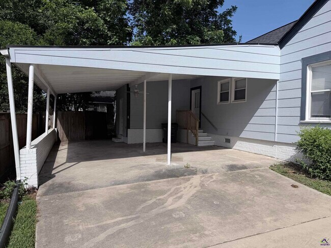 Building Photo - 705 Evergreen St