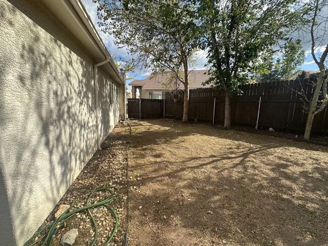 Building Photo - 3 bedroom, 2 bath home in Sparks! Must see!!!