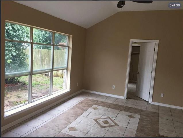 Building Photo - 2202 Brookview Dr