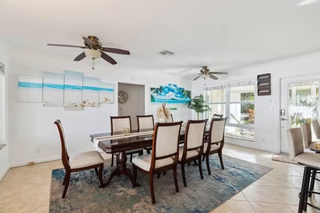 Building Photo - 1925 NE 29th Ct