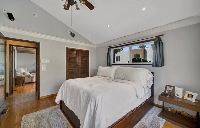 Building Photo - 4984 Topanga Canyon Blvd