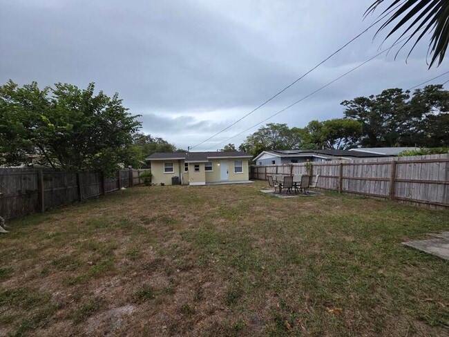 Building Photo - 3234 35th Ave N