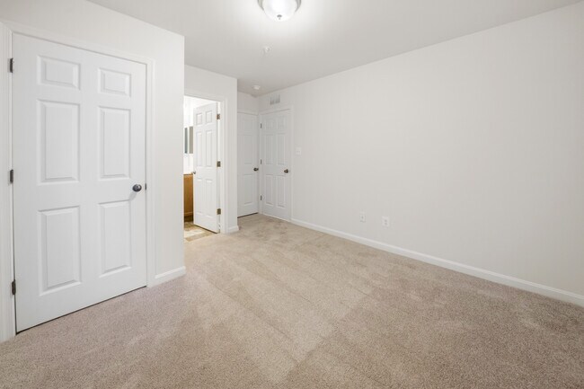Building Photo - 375 Tumblers Wy